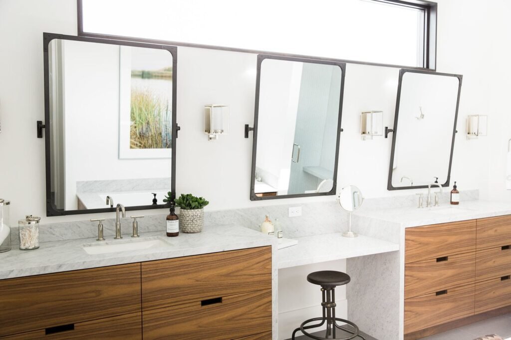 How to Choose the Best Modern Bathroom Mirror for Your Home